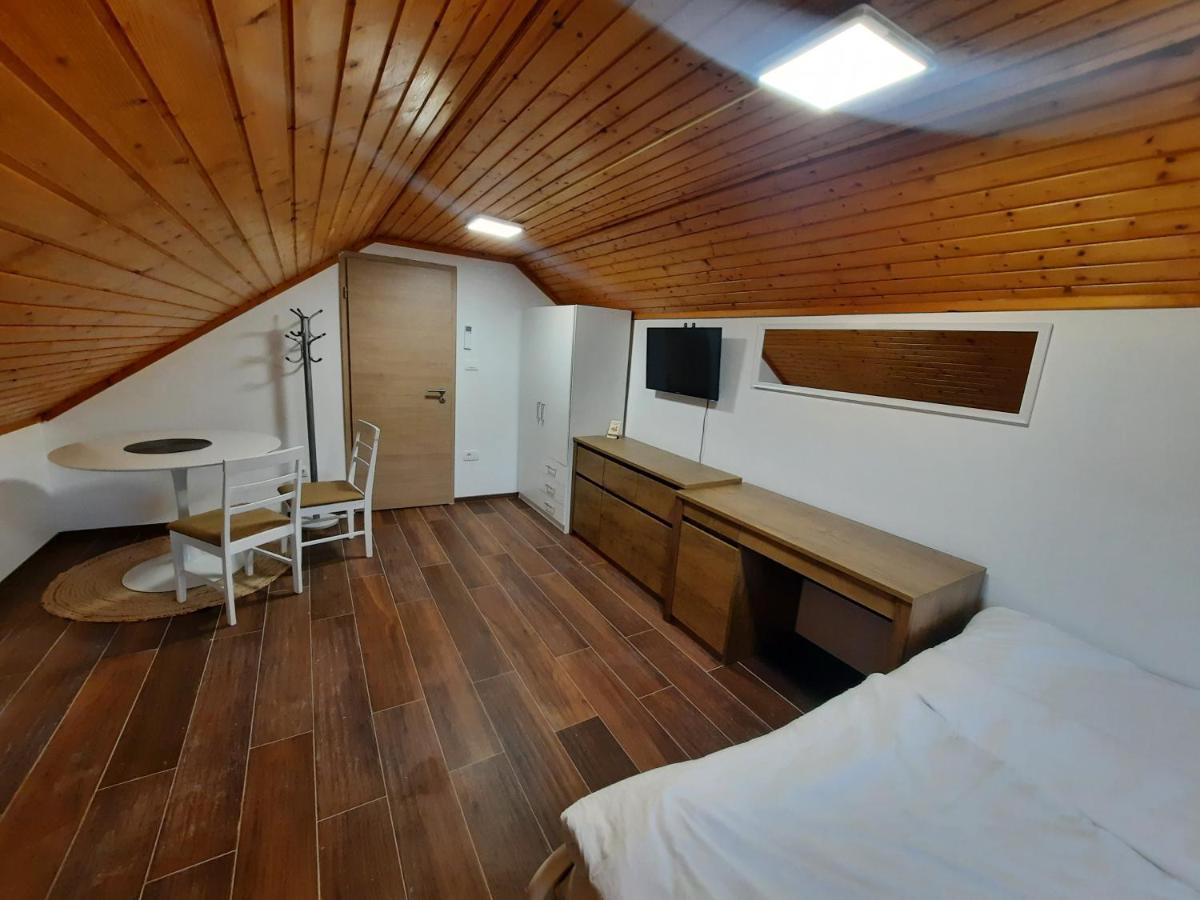 Gostisce Jezero Bed & Breakfast Медводе Стая снимка
