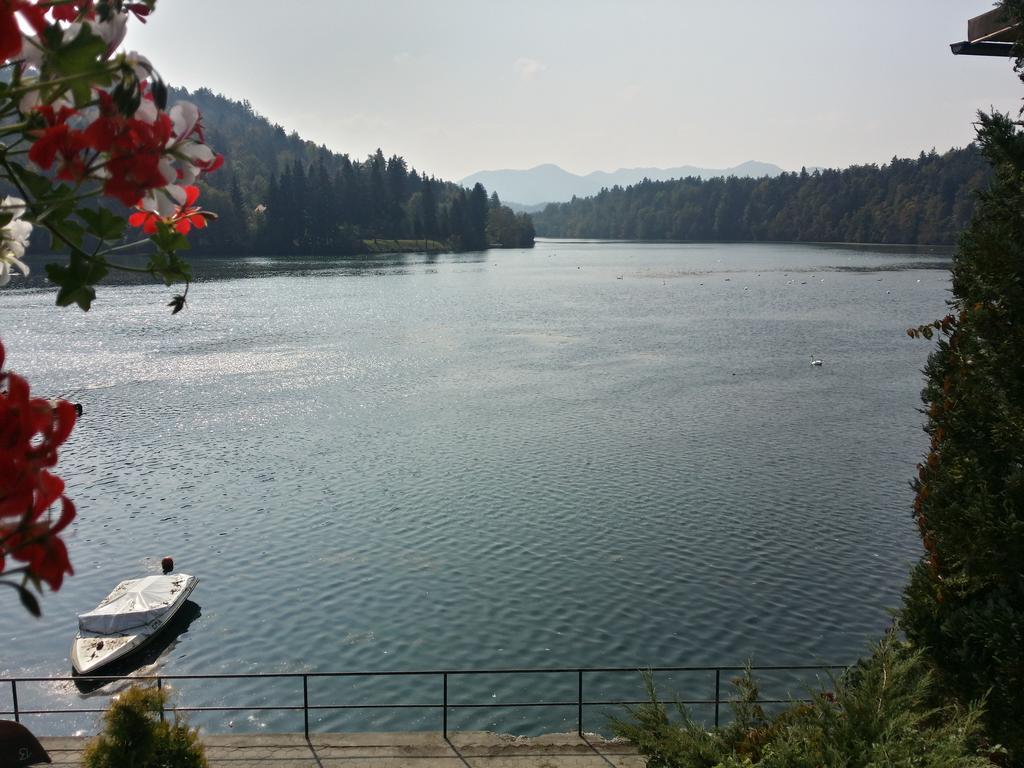 Gostisce Jezero Bed & Breakfast Медводе Екстериор снимка